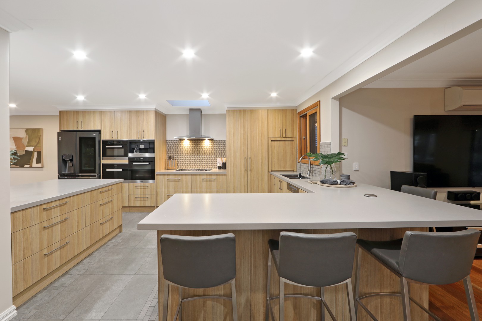 96 Anne Road, Knoxfield, VIC 3180, Knoxfield - Thumbnail 4