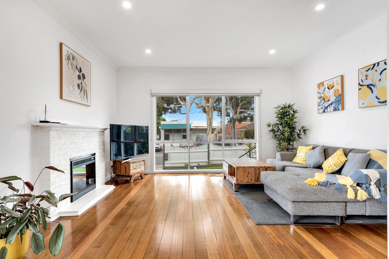 96 Hotham Road, Niddrie, VIC 3042 - Thumbnail 2 - 01/04/2025