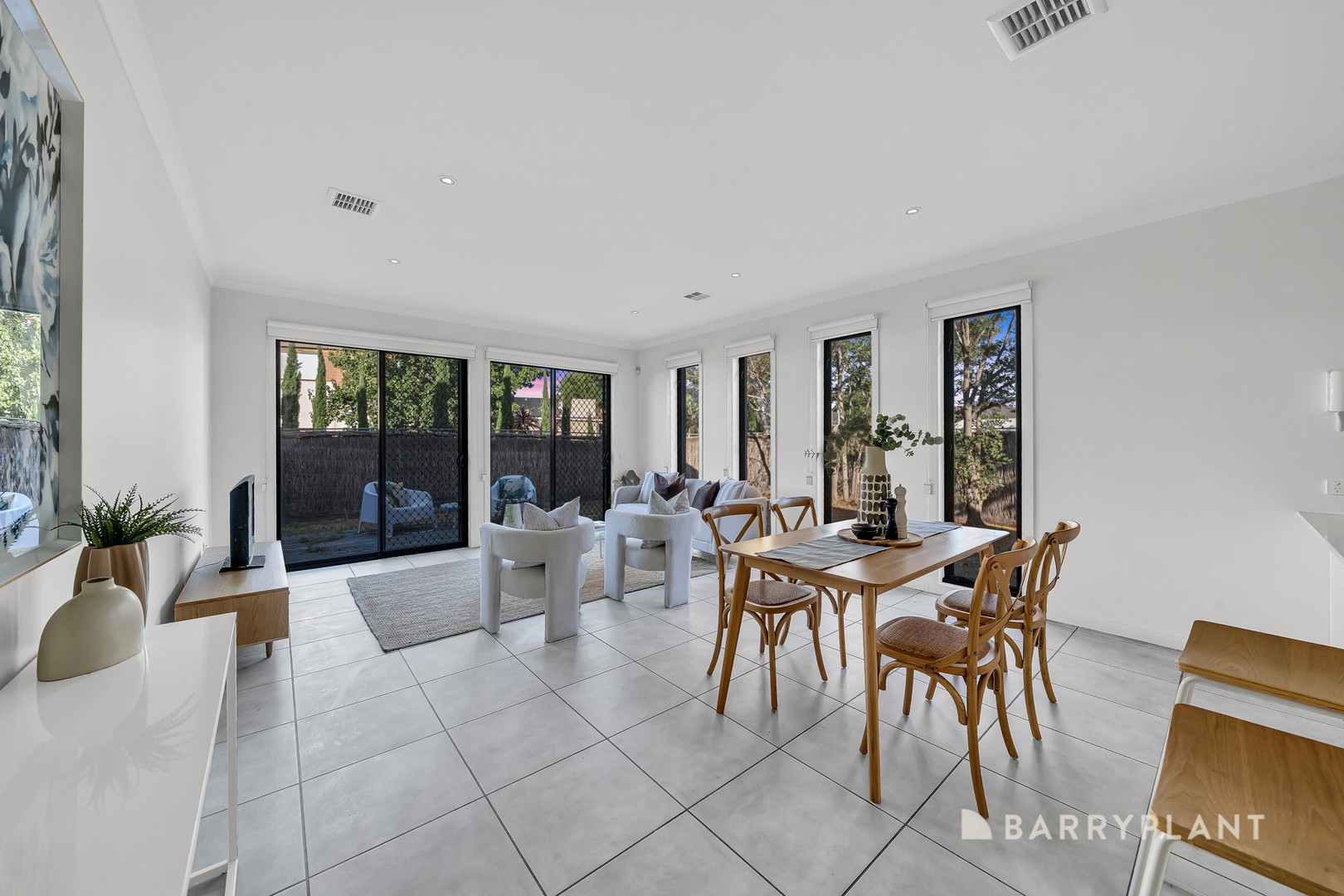 96 Signature Boulevard, Sanctuary Lakes, VIC 3030, Point Cook - Thumbnail 6