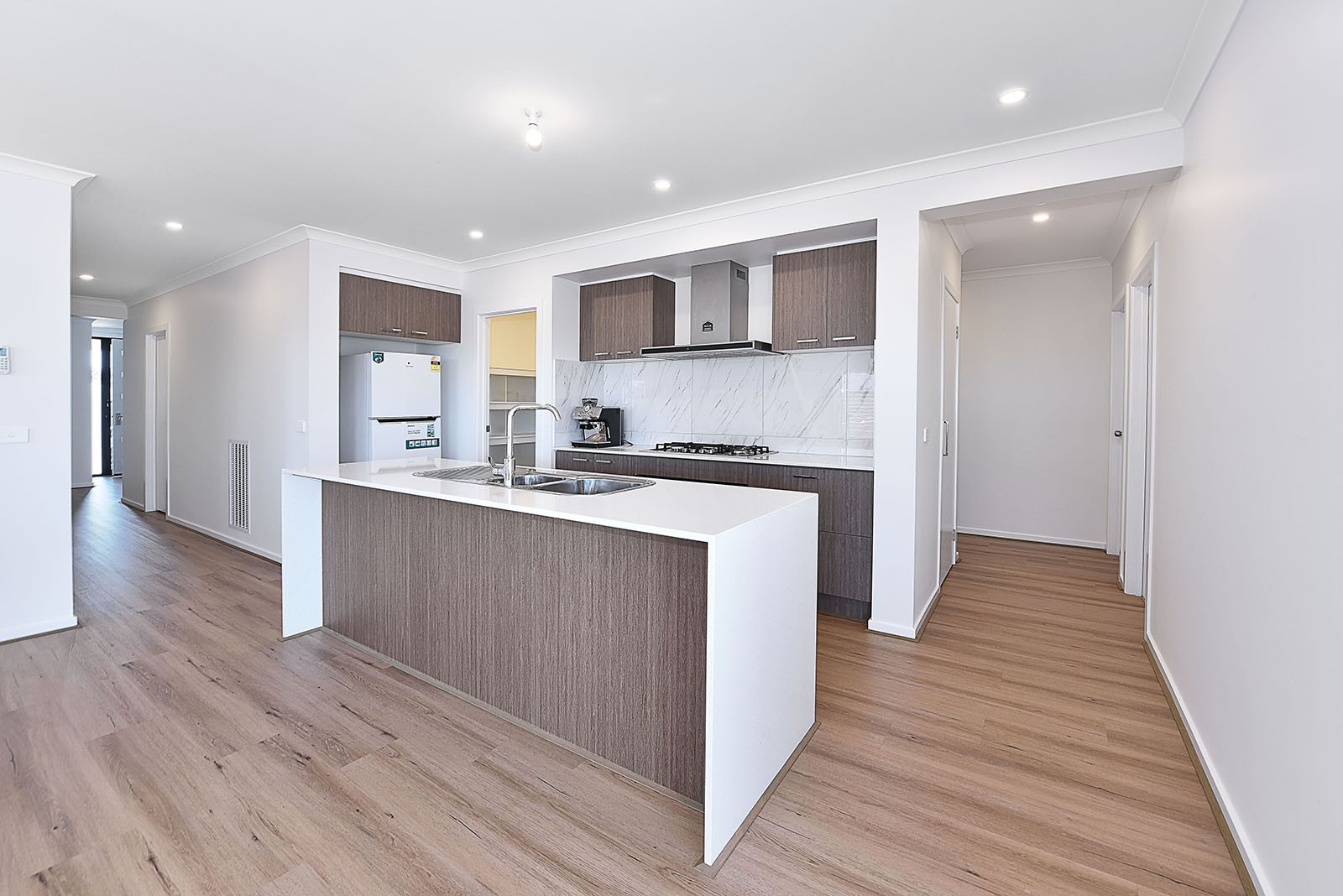 97 Madura Prom, Mickleham, VIC 3064, Mickleham - Thumbnail 3