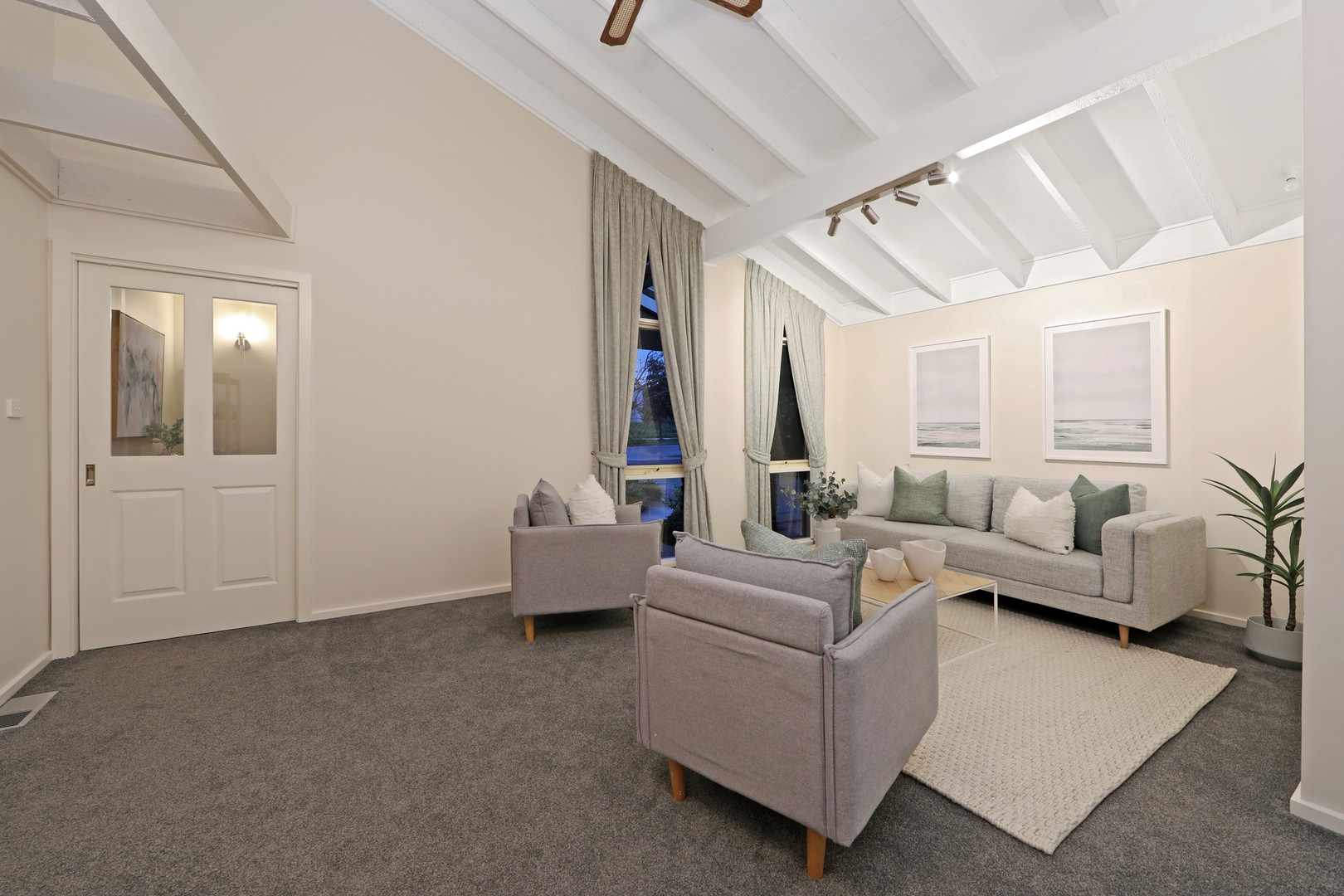 98 Berrabri Drive, Scoresby, VIC 3179, Scoresby - Thumbnail 2