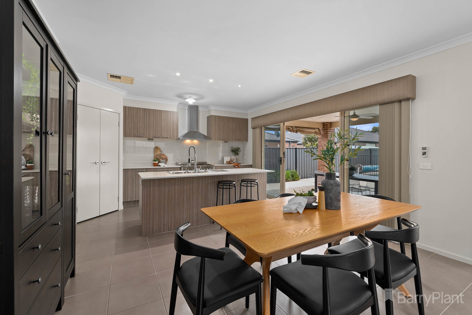 99 Heather GroveClyde North, VIC 3978, Clyde North - Thumbnail 4