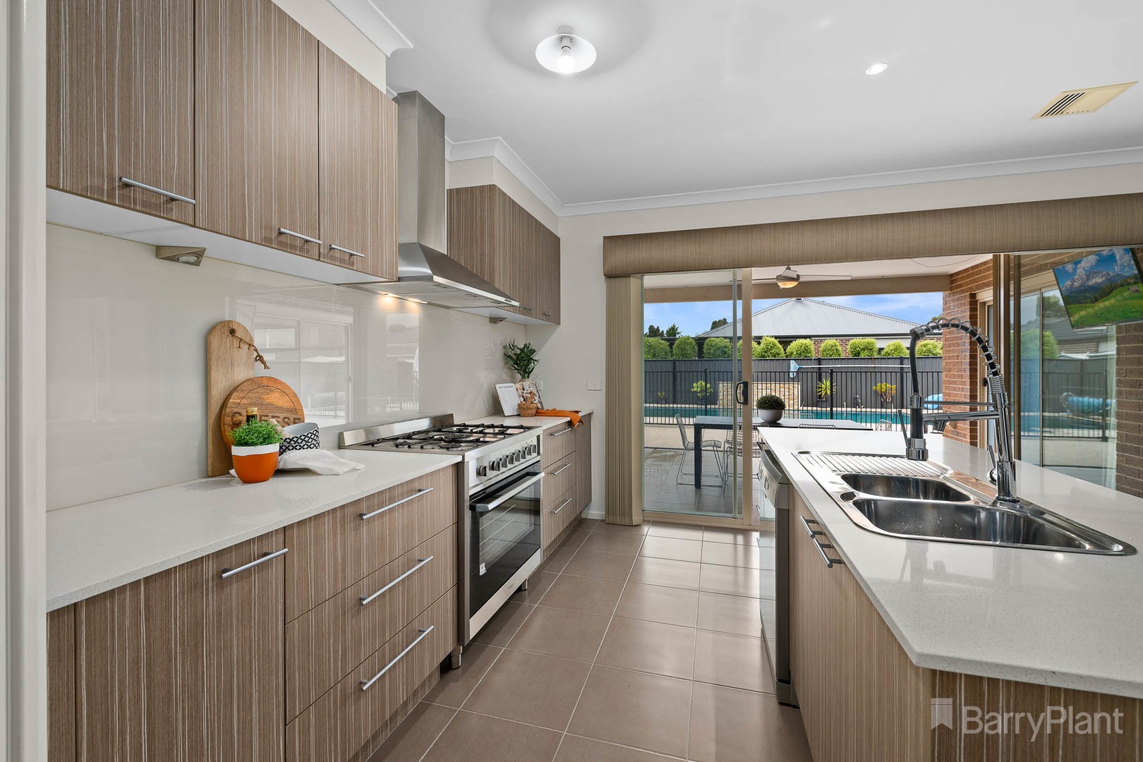 99 Heather GroveClyde North, VIC 3978, Clyde North - Thumbnail 5