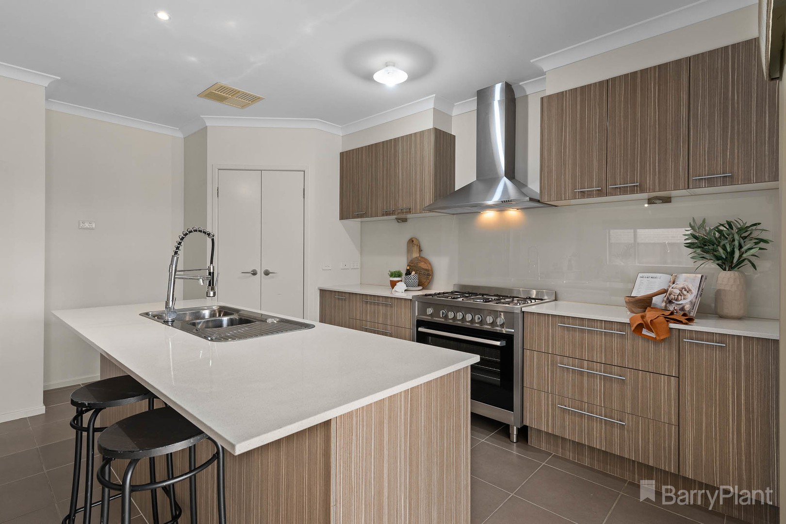 99 Heather GroveClyde North, VIC 3978, Clyde North - Thumbnail 6