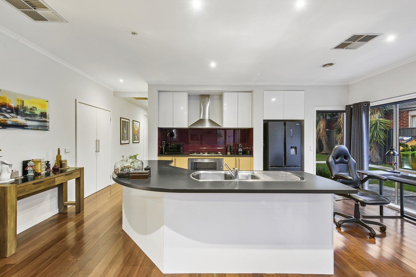 99 Hillcrest Drive, Hillside, VIC 3037, Hillside - Thumbnail 4