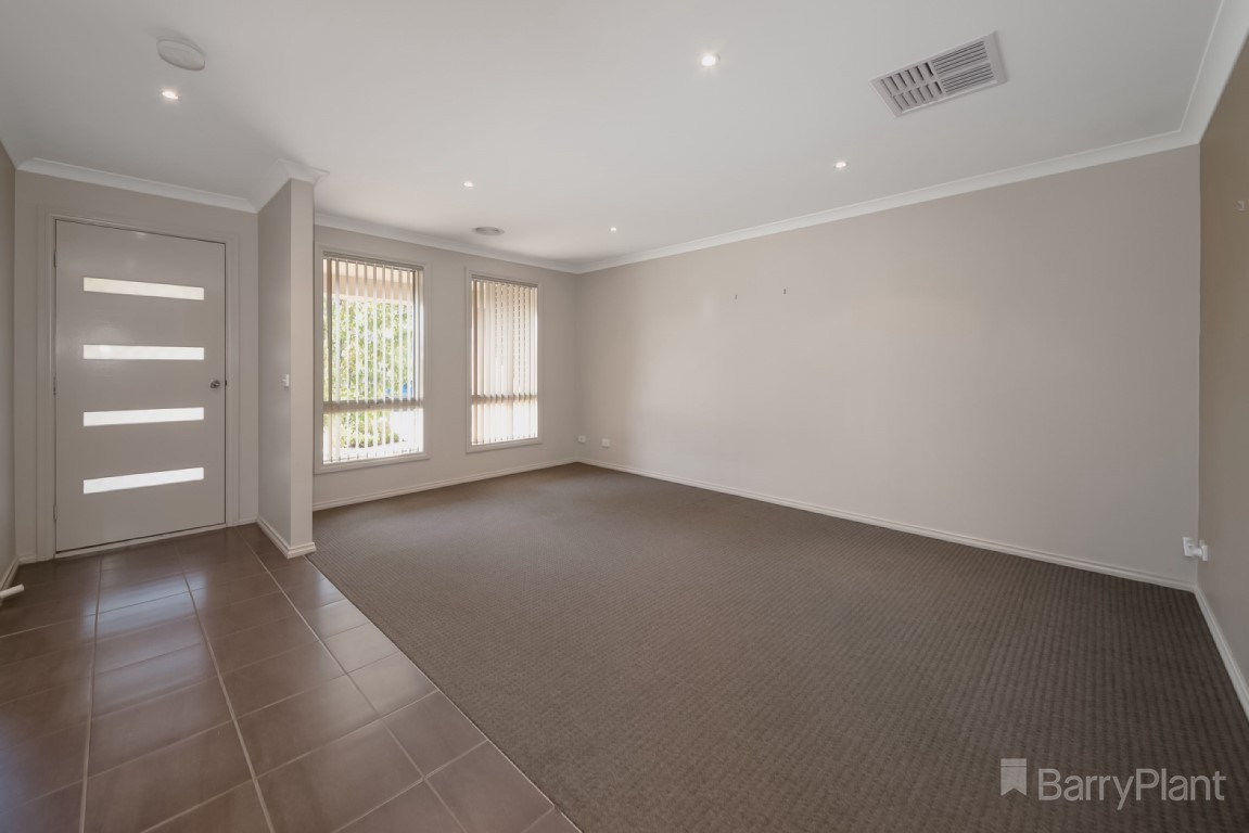 99 Melissa Way, Pakenham, VIC 3810, Pakenham - Thumbnail 4