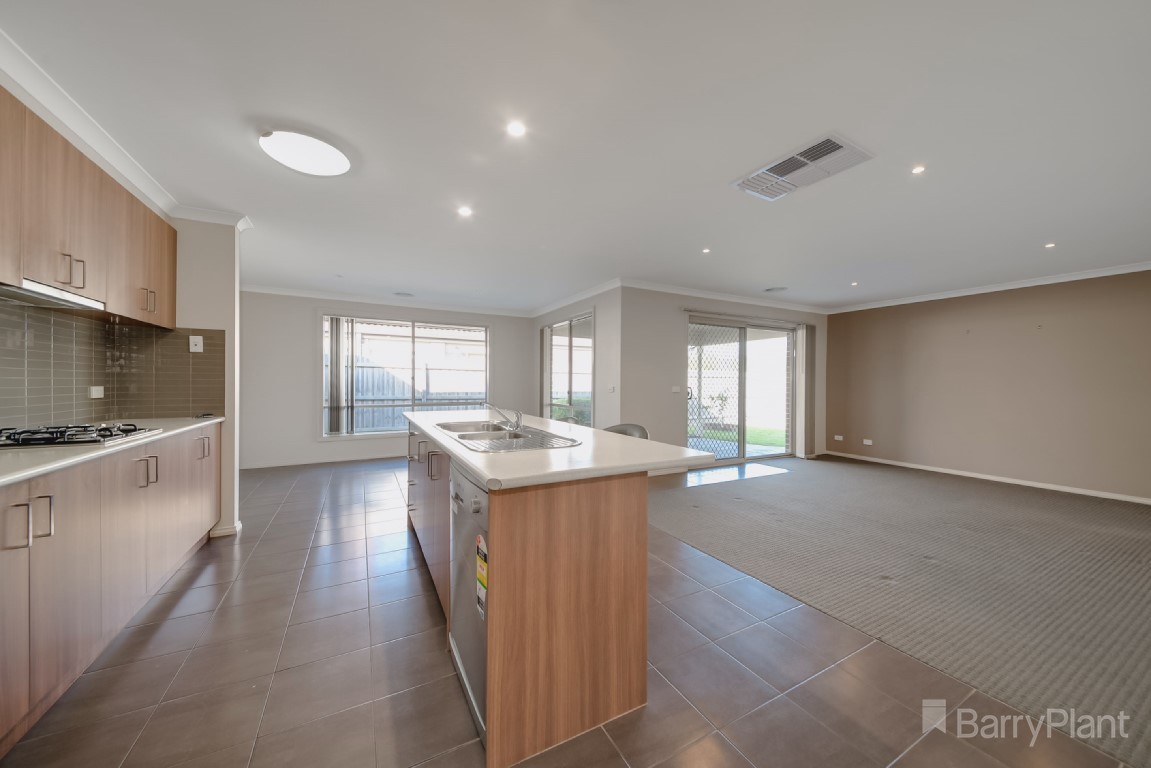 99 Melissa Way, Pakenham, VIC 3810, Pakenham - Thumbnail 5
