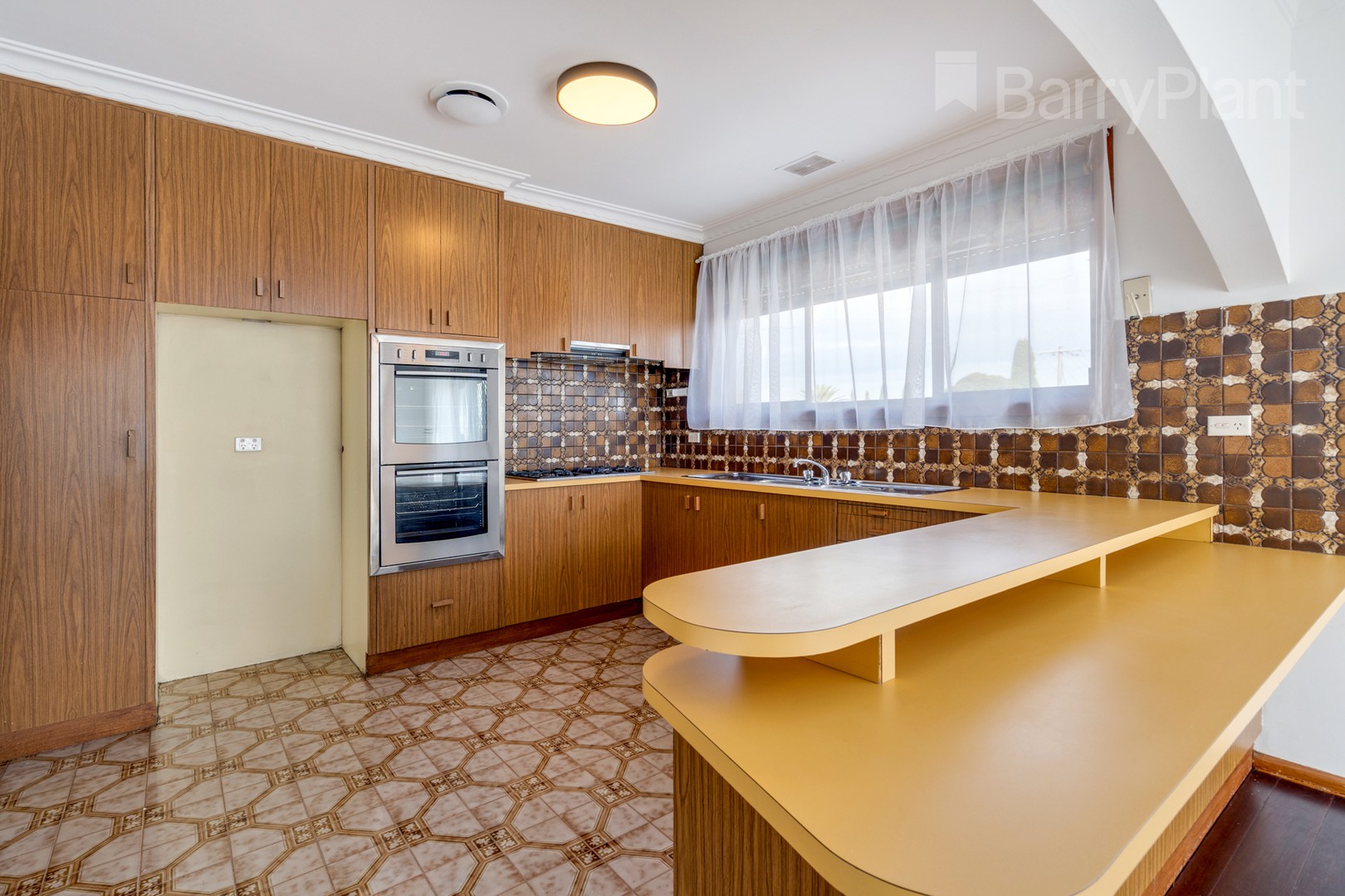 99 Victoria Drive, Thomastown, VIC 3074 - Thumbnail 2 - 12/05/2025