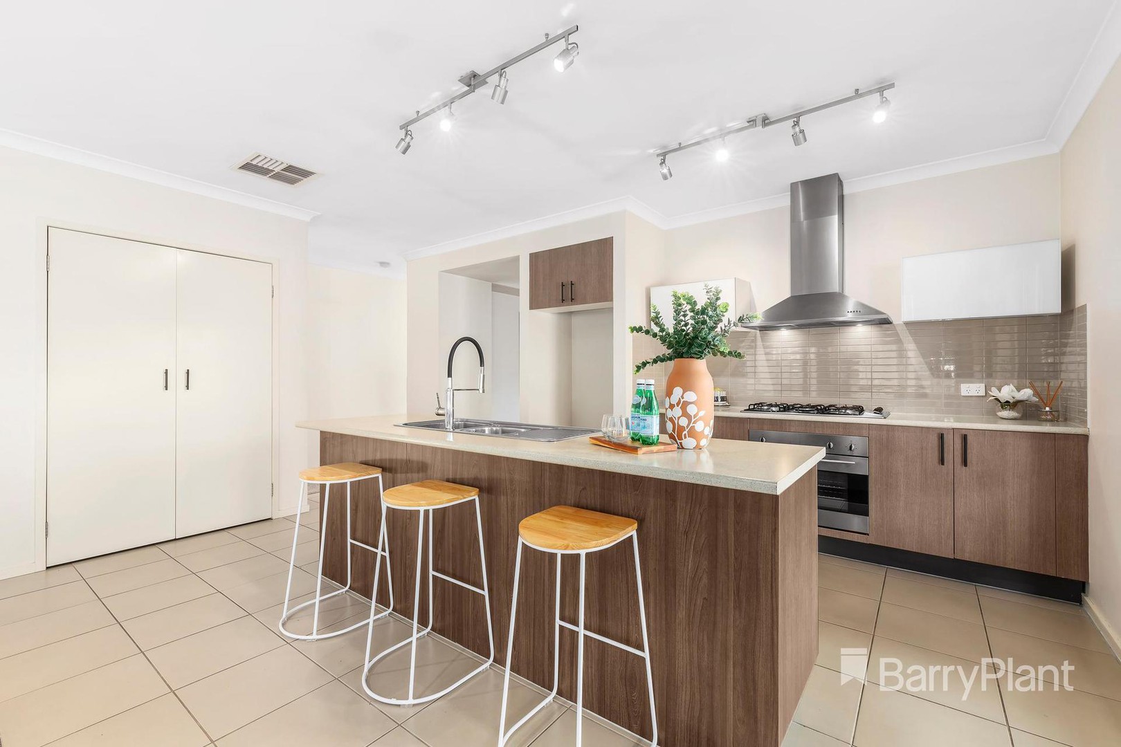 99 Vincent Drive, South Morang, VIC 3752, South Morang - Thumbnail 2