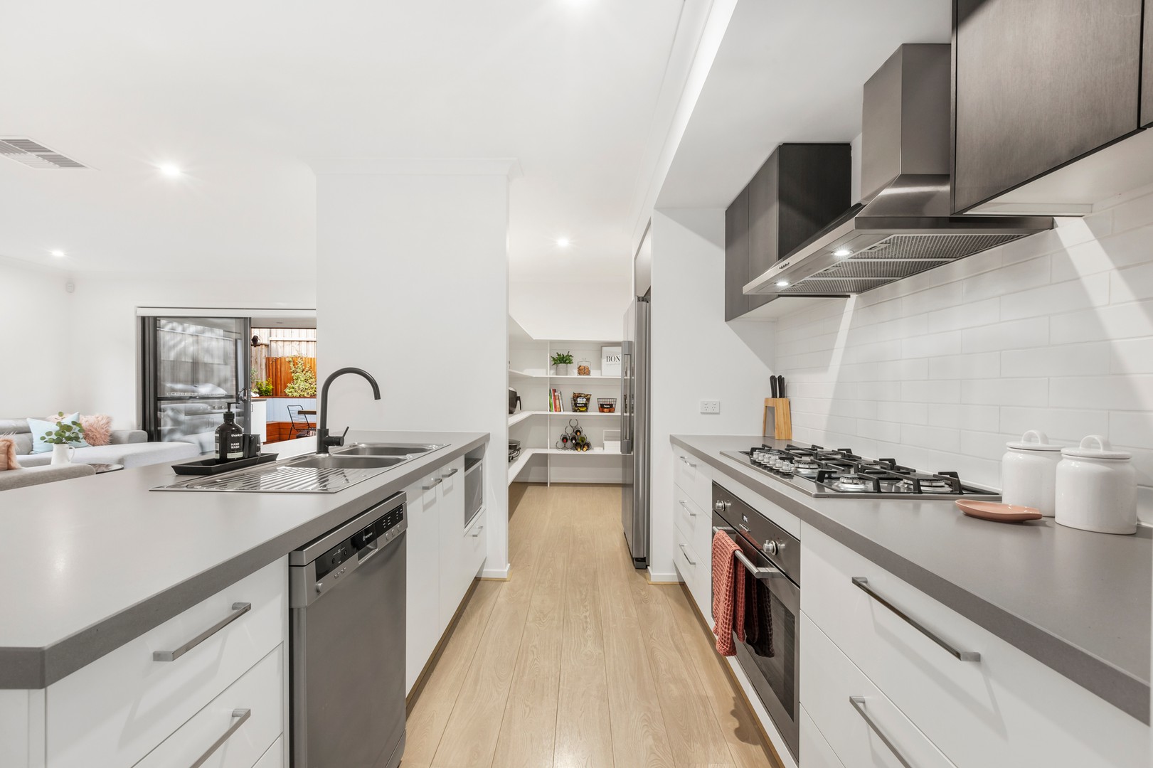 99 Wallaroo  Way, Doreen, VIC 3754 - Thumbnail 2 - 02/12/2021