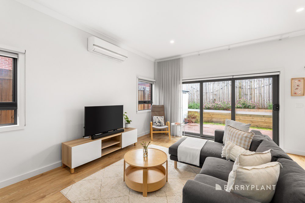 9c Ozone Road, Bayswater, VIC 3153 - Thumbnail 2 - 12/11/2024