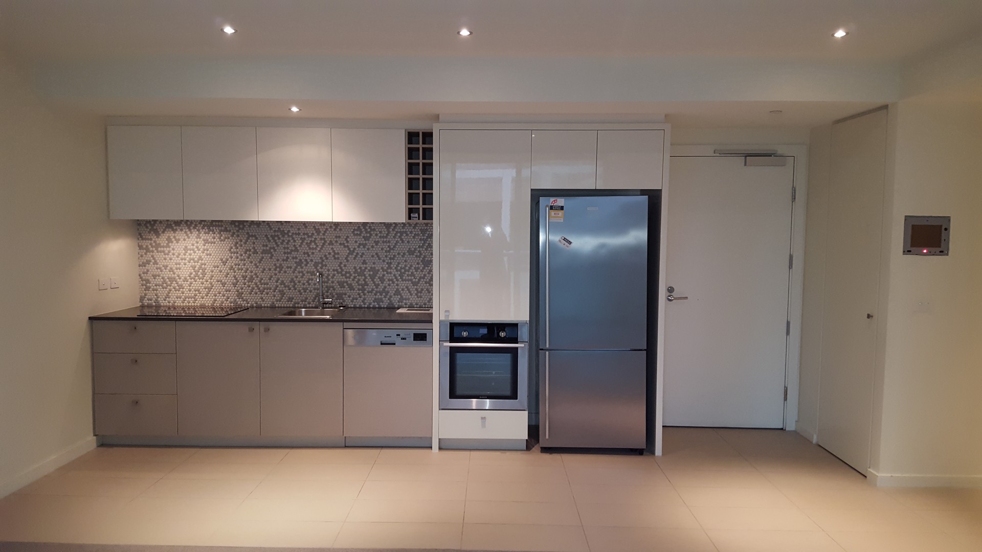 9D/8 Waterside Place, Docklands, VIC 3008 - Thumbnail 1 - 07/02/2022