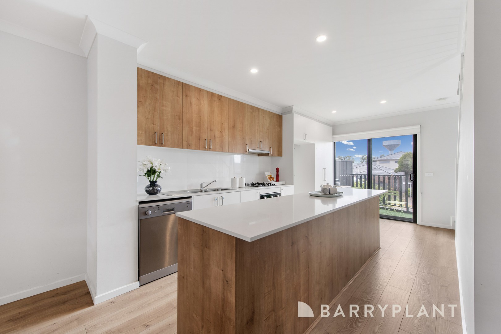 9E Obsidian Avenue, Tarneit, VIC 3029, Tarneit - Thumbnail 2
