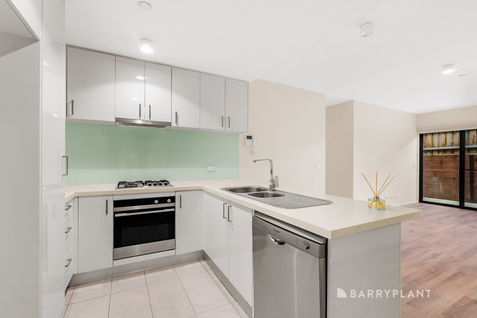G02/569-571 Whitehorse Road, Mitcham, VIC 3132, Mitcham - Thumbnail 2