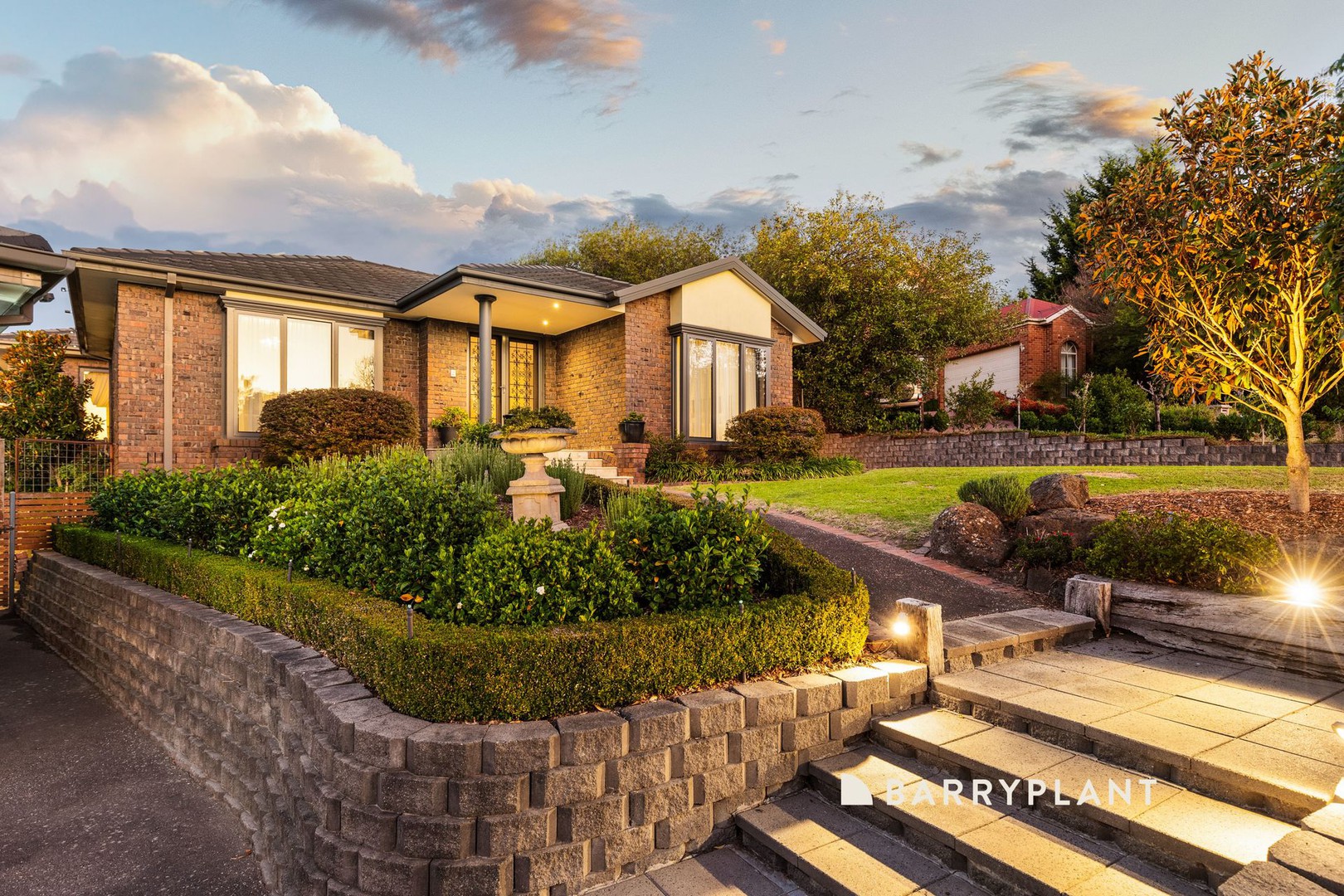 2 Oakridge Close, Lysterfield South, VIC 3156 - Thumbnail 2 - 28/04/2025