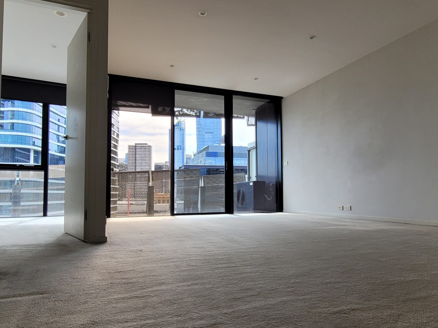 N1205/18 Waterview Walk, Docklands, VIC 3008 - Thumbnail 2 - 05/10/2021