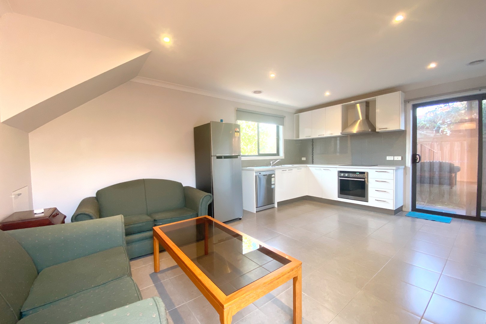 Rear Flat/3 Sheffield Close, Pakenham, VIC 3810 - Thumbnail 1 - 26/04/2023