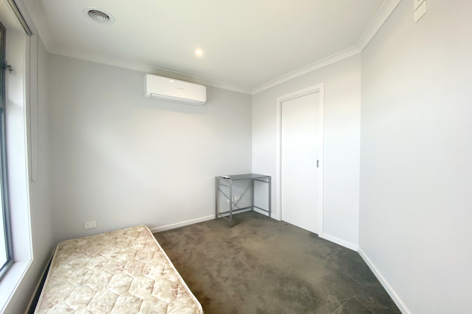 Rear Flat/3 Sheffield Close, Pakenham, VIC 3810 - Thumbnail 2 - 26/04/2023