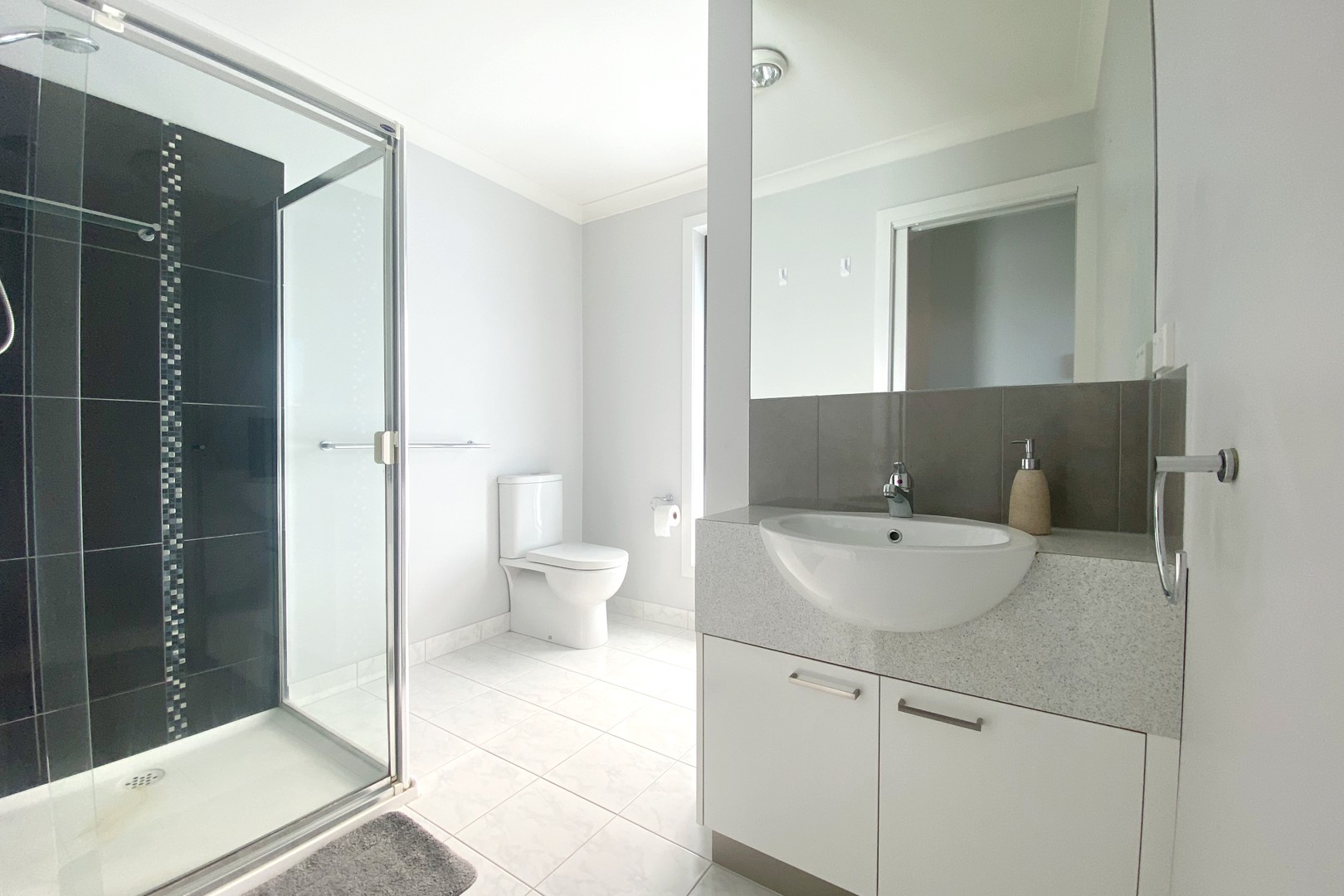 Rear Flat/3 Sheffield Close, Pakenham, VIC 3810, Pakenham - Thumbnail 5
