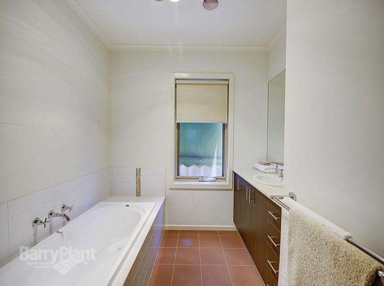 Room 1/5 Thwaites Close, Highton, VIC 3216, Highton - Thumbnail 6