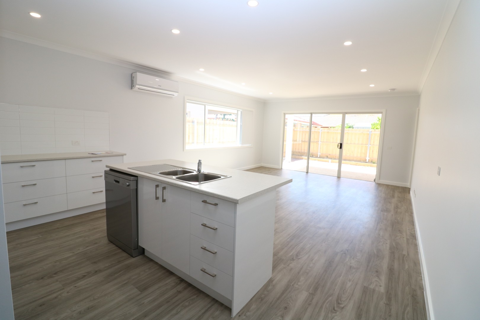 Room 2/39B McClelland Avenue, Lara, VIC 3212, Lara - Thumbnail 3