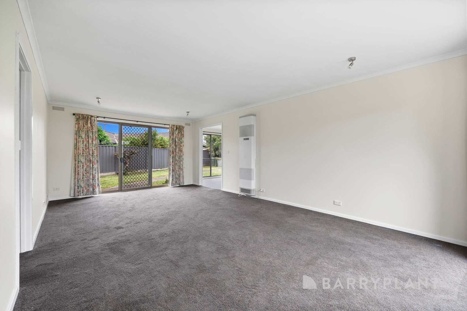 10 Edwards Crescent, Wendouree - Thumbnail 2