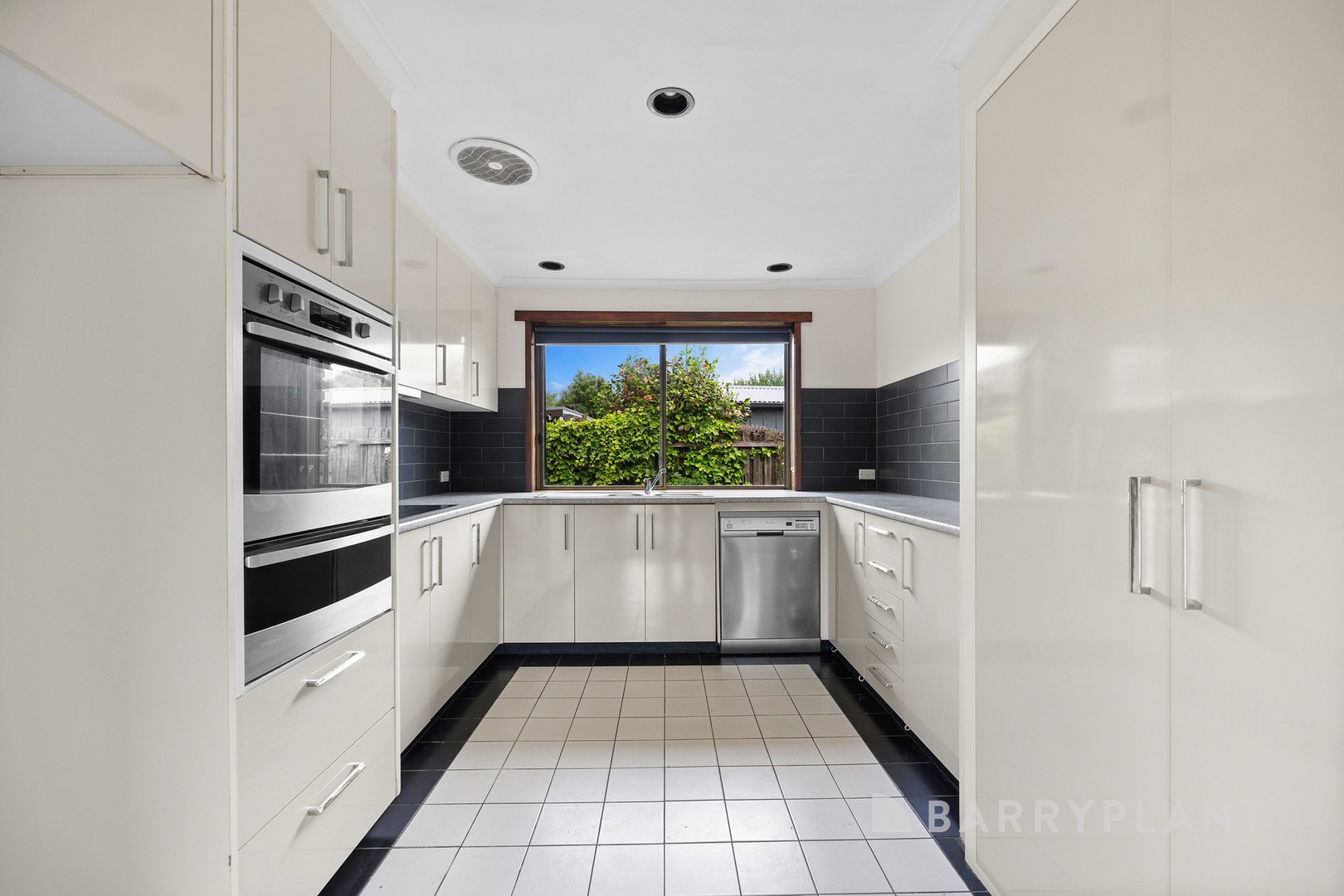 10 Edwards Crescent, Wendouree - Thumbnail 3