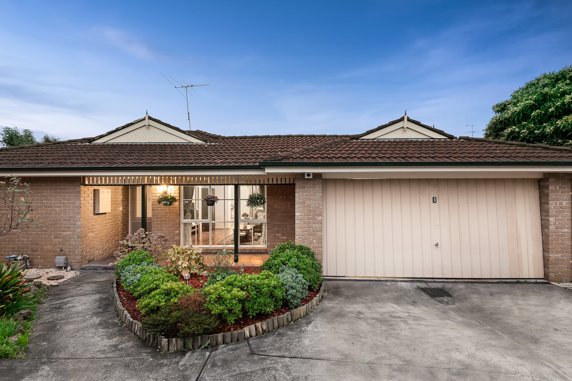 1/60 Worthing Avenue, Doncaster East, VIC 3109 Sold