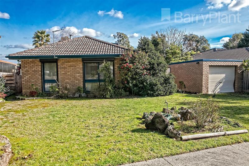 104 James Cook Drive, Endeavour Hills, VIC 3802 Sold