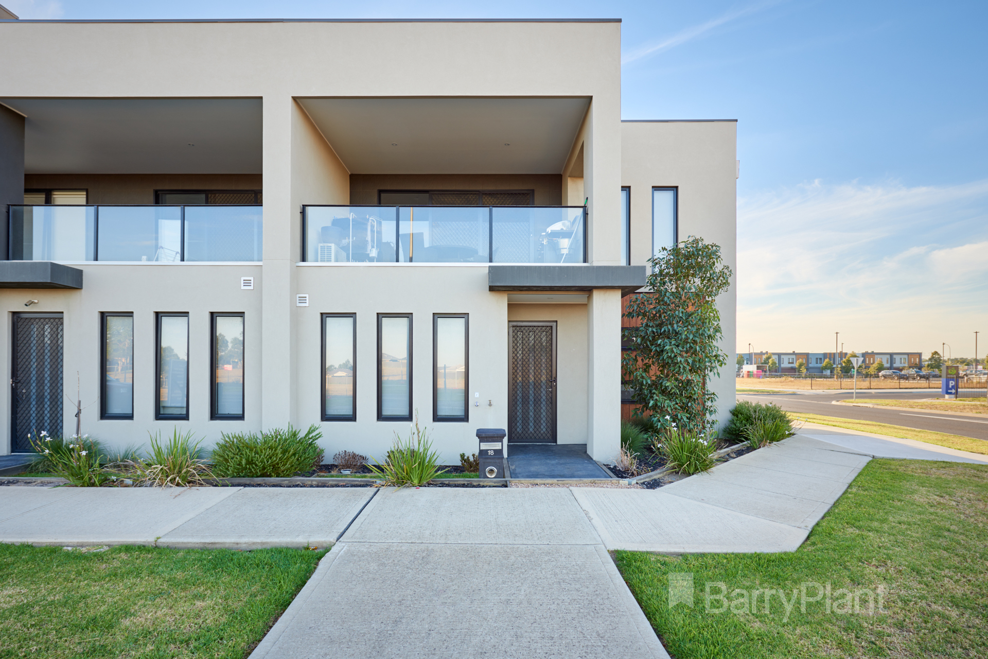 18 Bentley Lane, Clyde North, VIC 3978 Sold