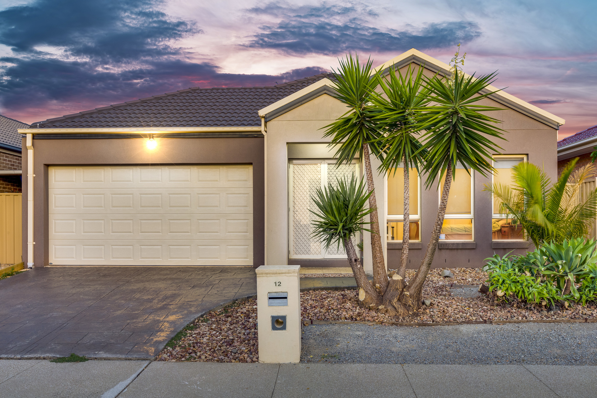 12 Hurlingham Place, Caroline Springs, VIC 3023 Sold