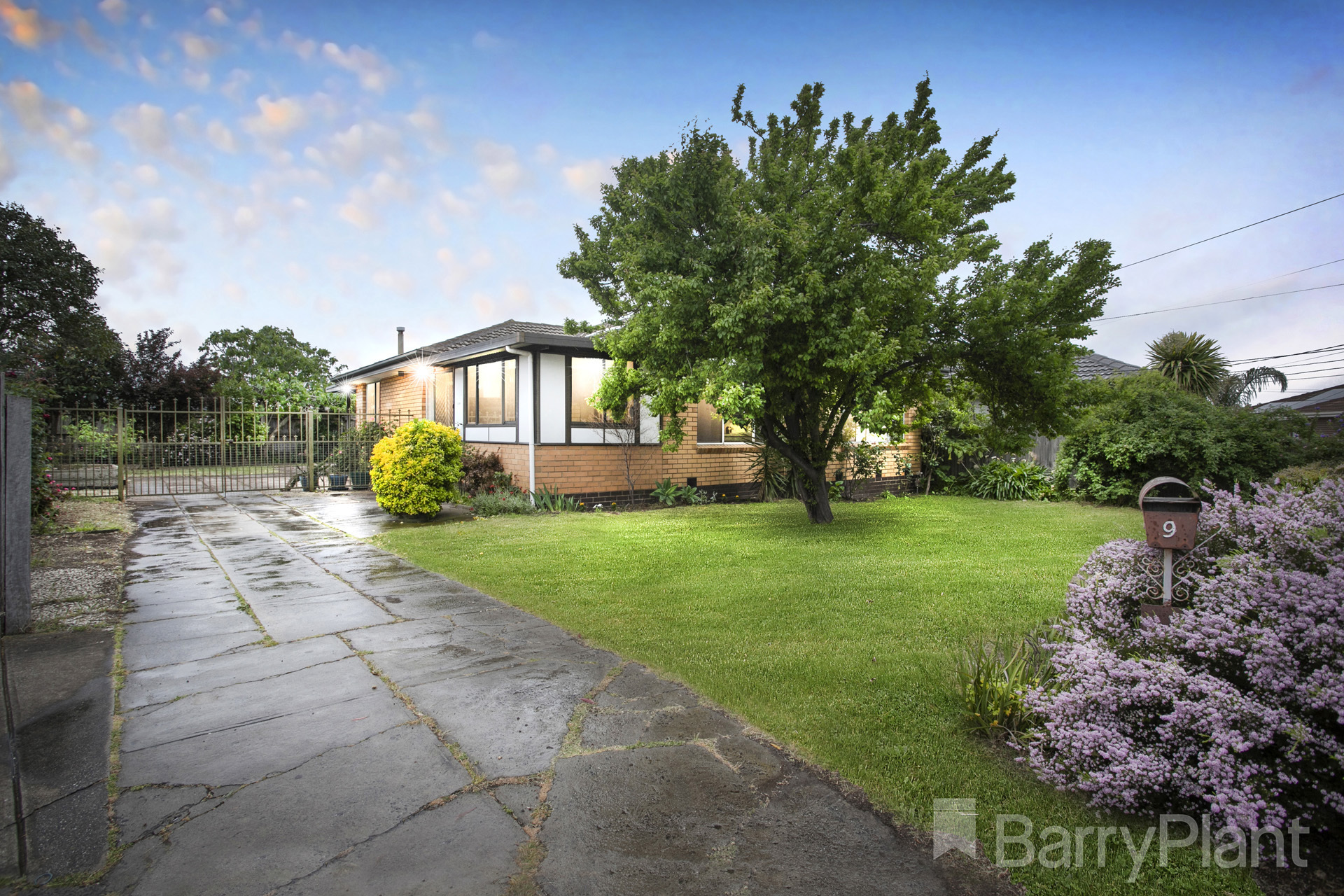 9 Jindara Court, Gladstone Park, VIC 3043 Sold