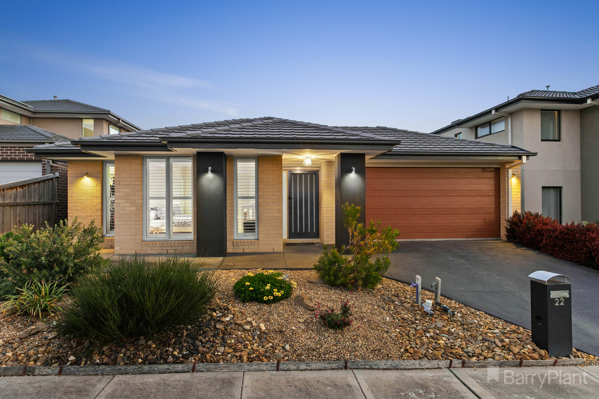 22 Ellaroo Circuit, Clyde North, VIC 3978 Sold