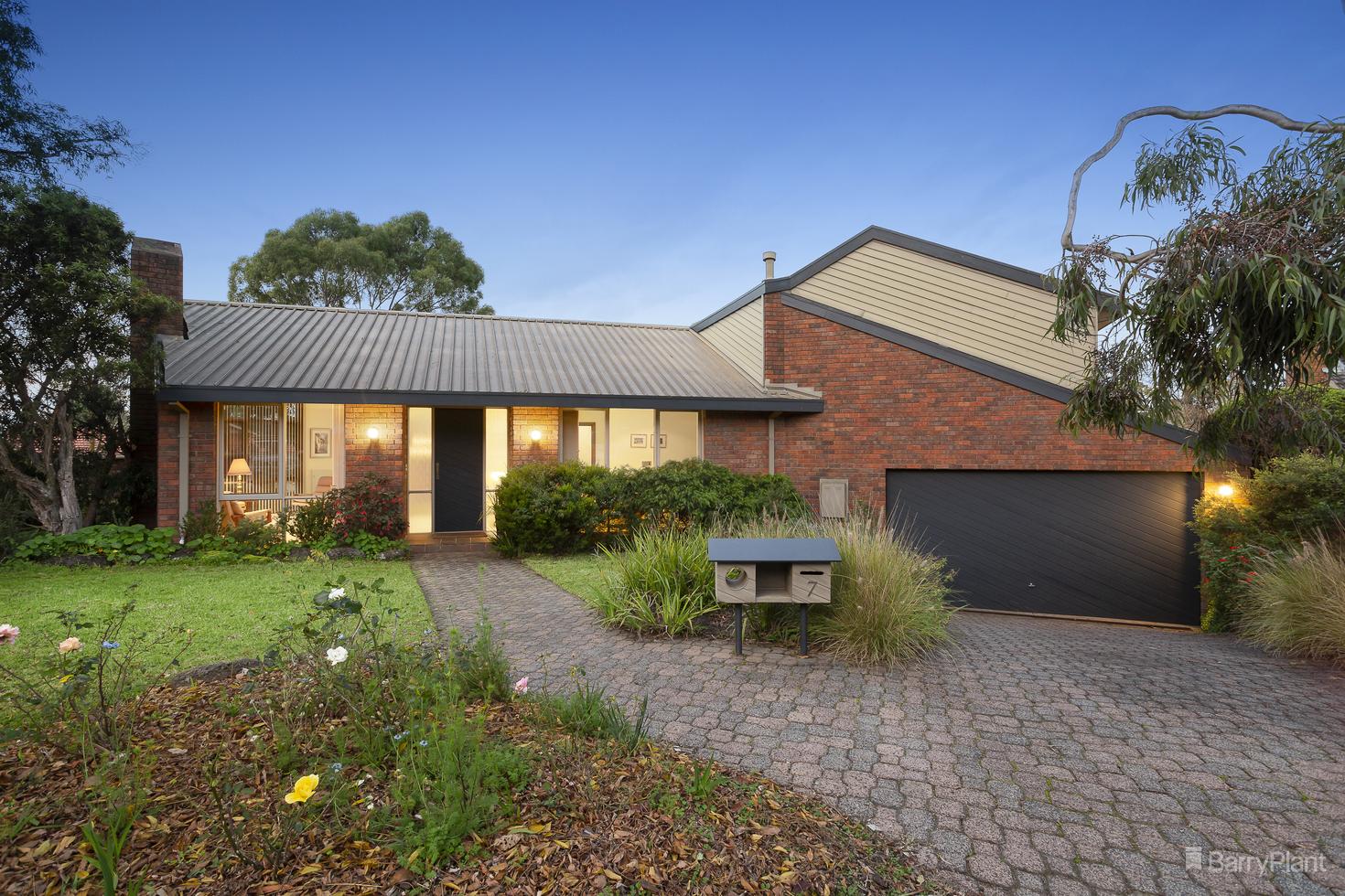7 Streeton Lane, Doncaster East, VIC 3109 Sold