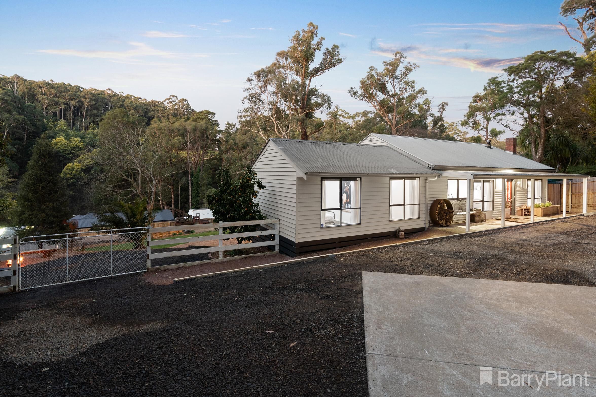 11 Edmunds Road, Cockatoo, VIC 3781 Sold