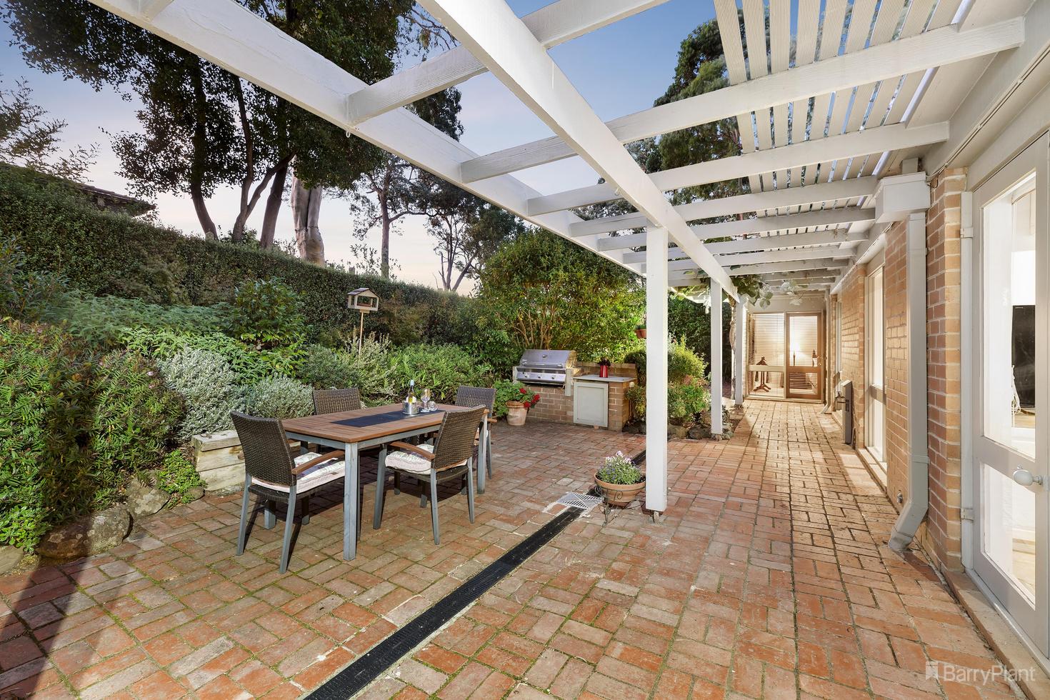 18 Pine Crescent, Ringwood North, VIC 3134 Sold