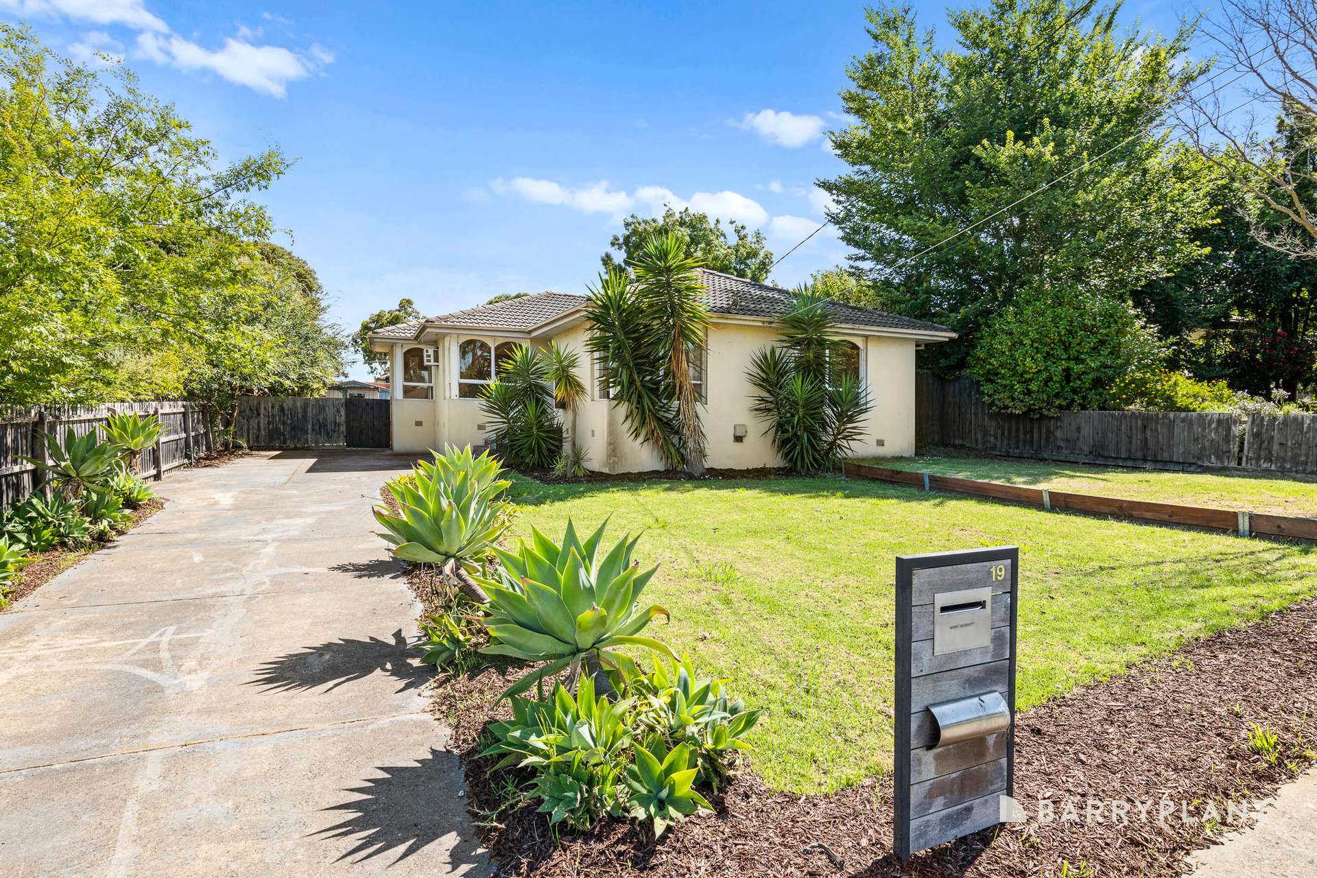 19 Lancaster Avenue, Narre Warren, VIC 3805 For Rent