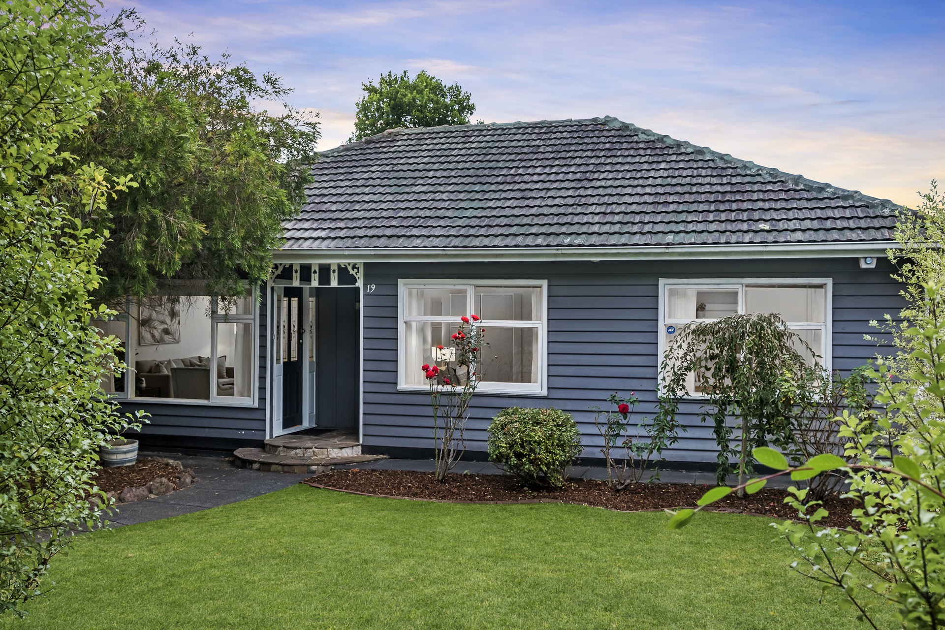 19 Old Lilydale Road, Ringwood East, VIC 3135 Sold