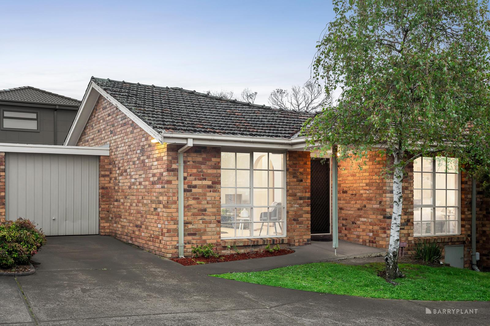 2/1315 Barcelona Street, Box Hill, VIC 3128 Sold