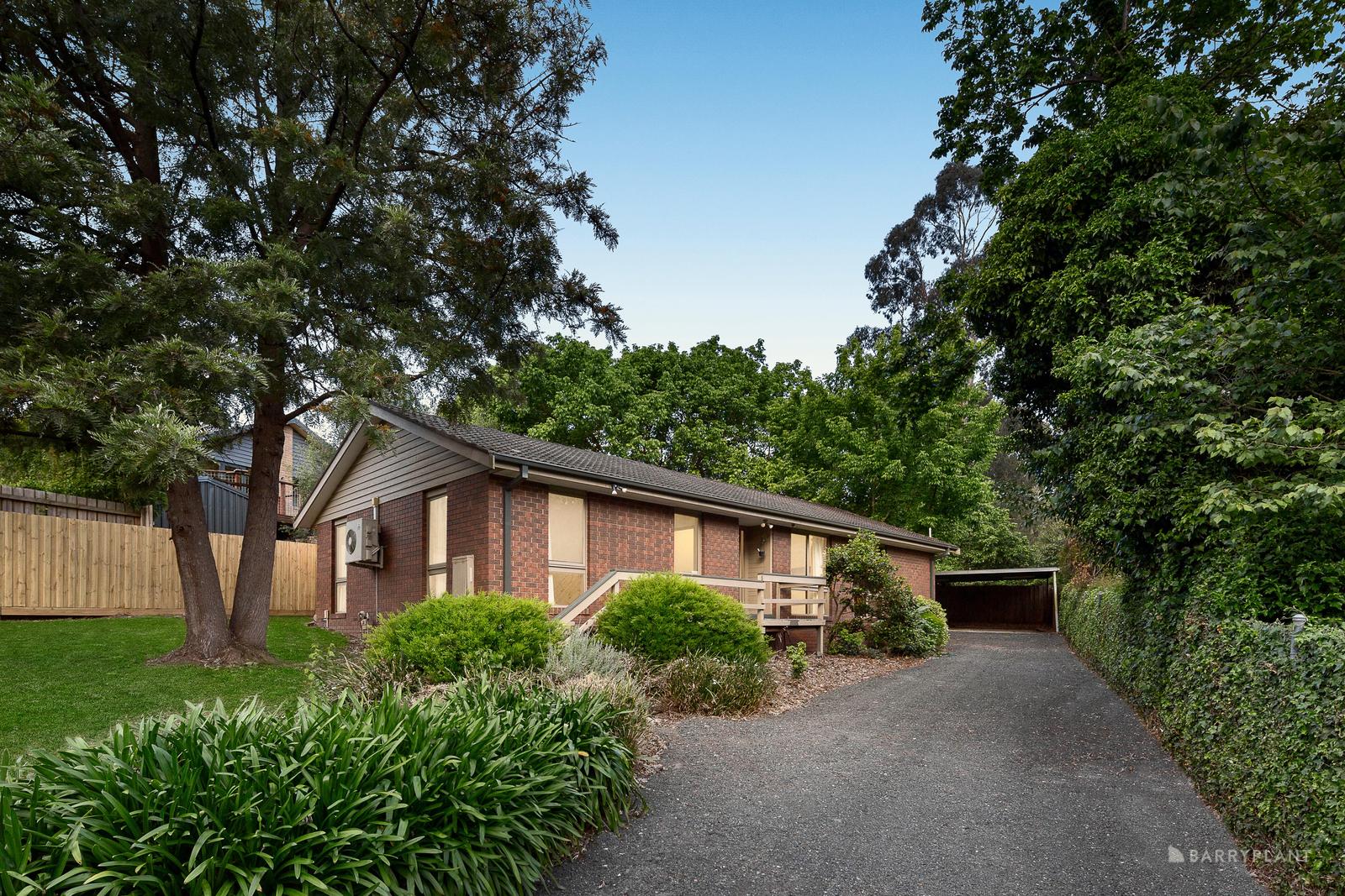 2/54 Metery Road, Eltham, VIC 3095 Sold