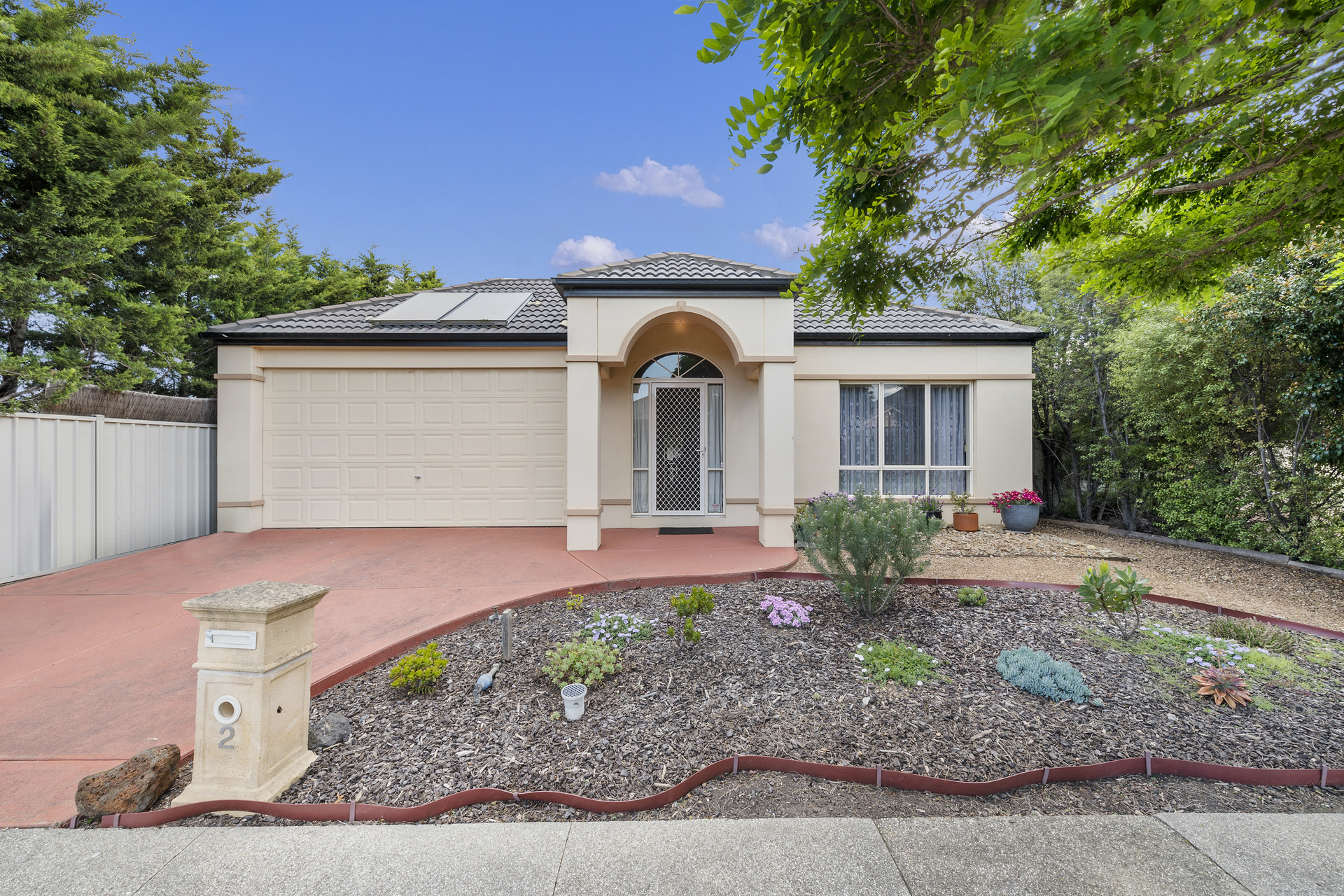 2 Muirhead Gardens, Caroline Springs, VIC 3023 Sold
