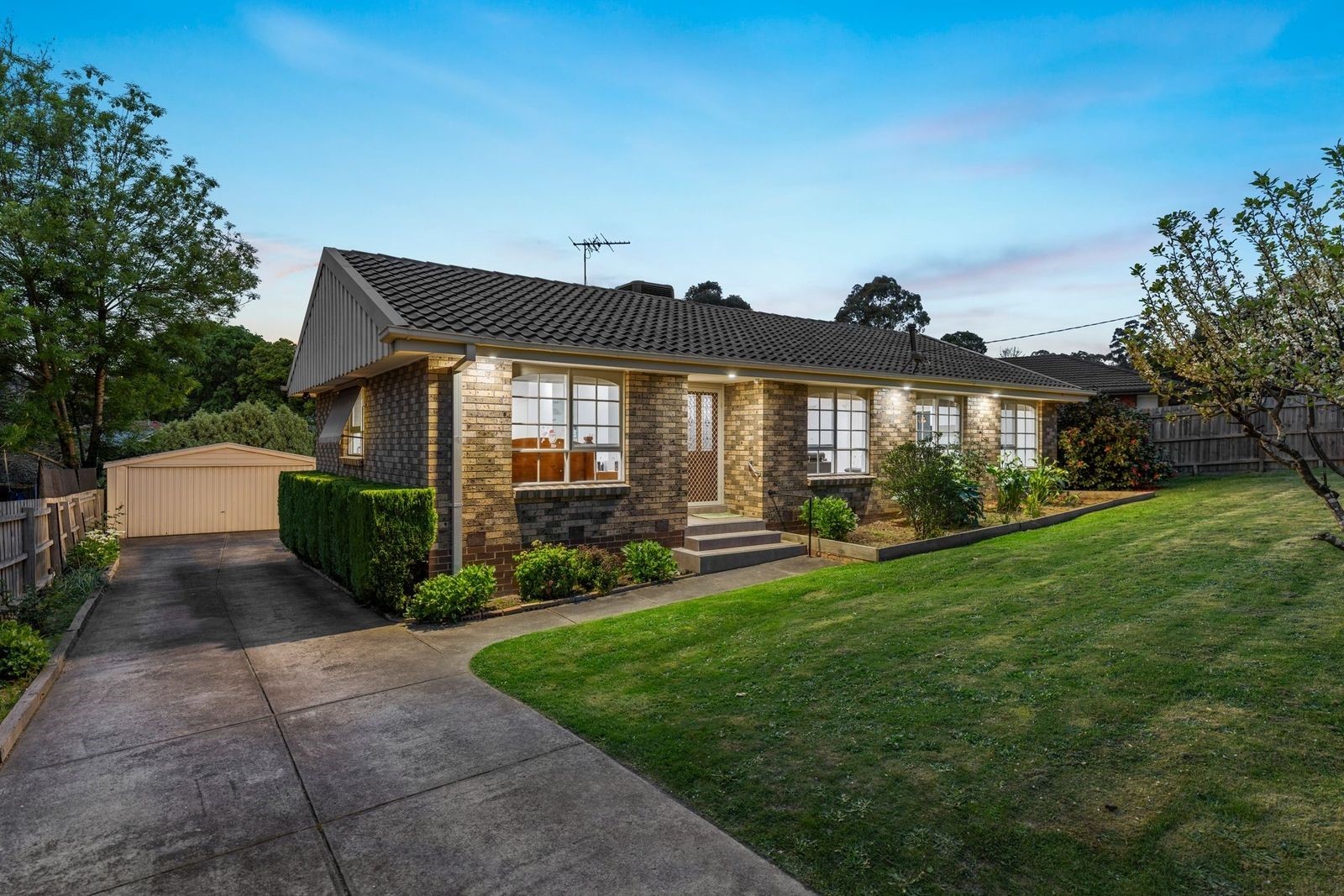 5 Myoora Drive, Mooroolbark, VIC 3138 - Leased
