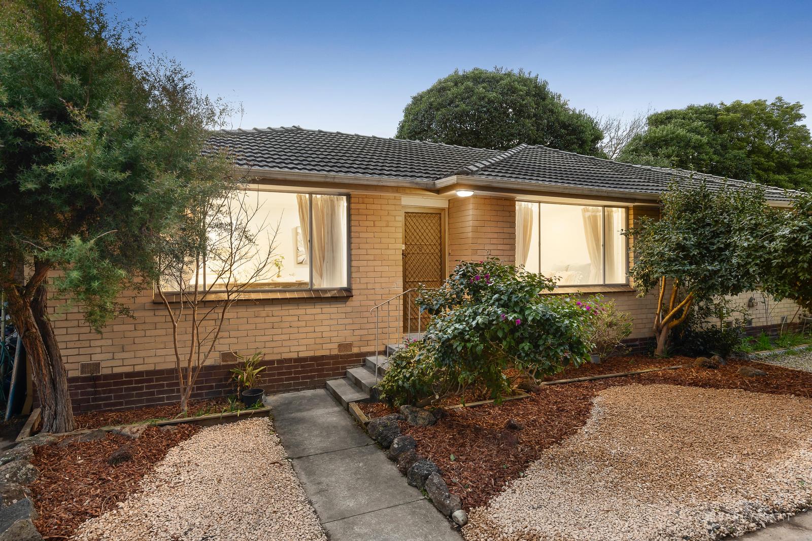 8/24 Harrison Street, Mitcham, VIC 3132 Sold