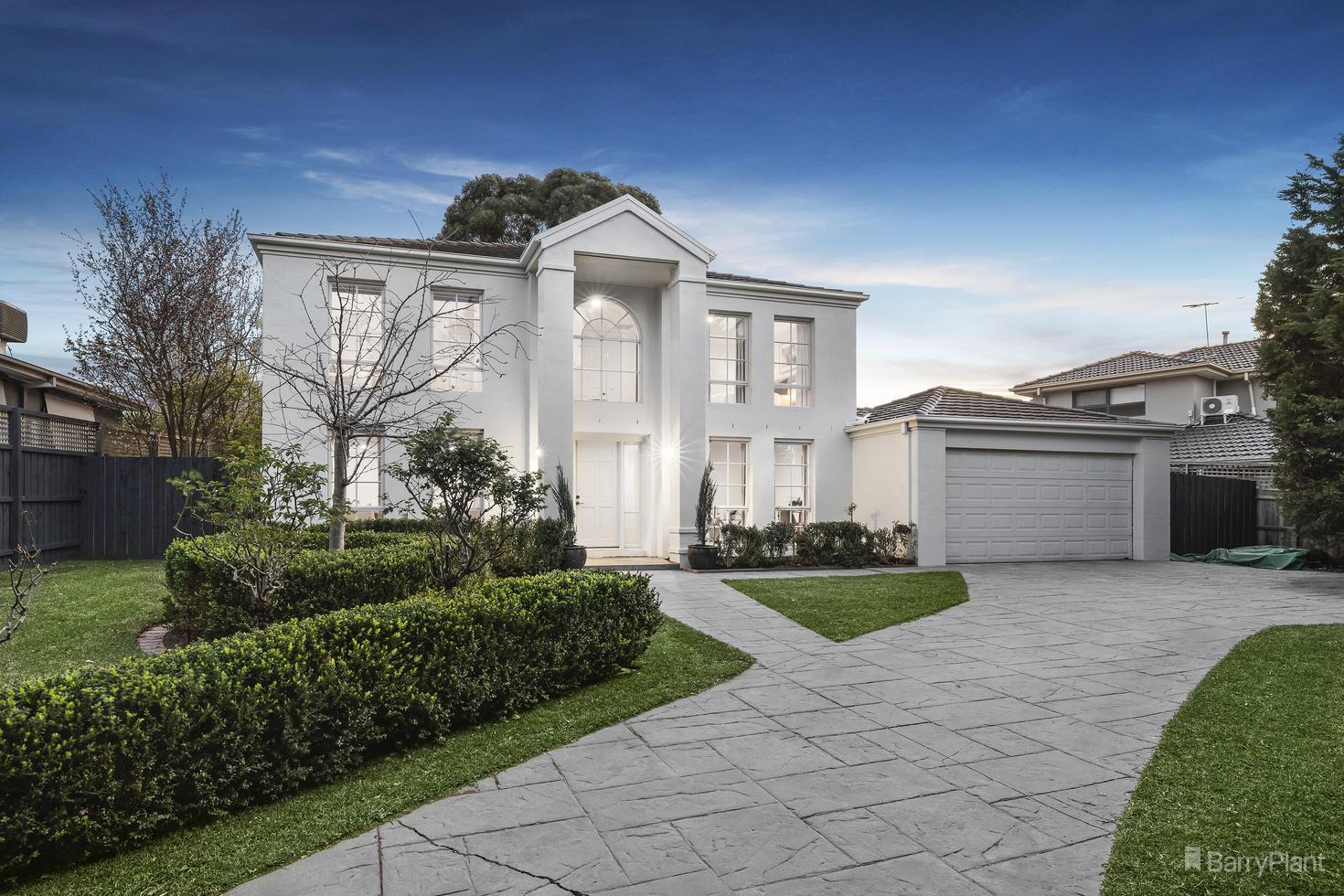 8 Bicentennial Court, Doncaster East, VIC 3109 Sold