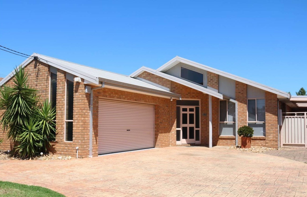 8 MacNeil Drive, Altona Meadows, VIC 3028 Sold